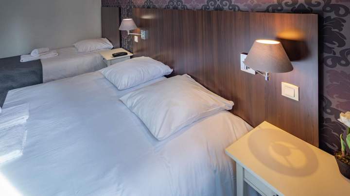 Hotel room reservation in Valence